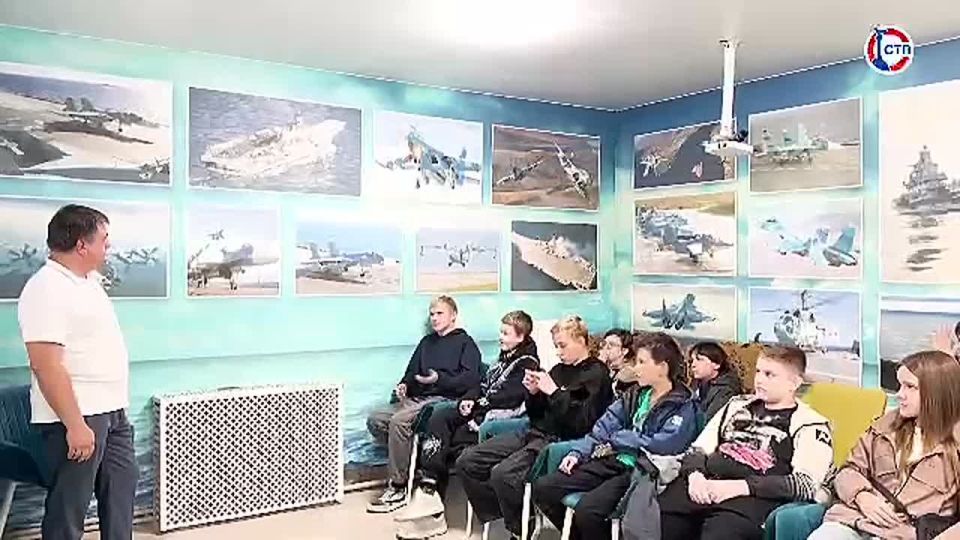 Лётчик-испытатель, побывавший в Антарктиде, встретился с севастопольскими школьниками