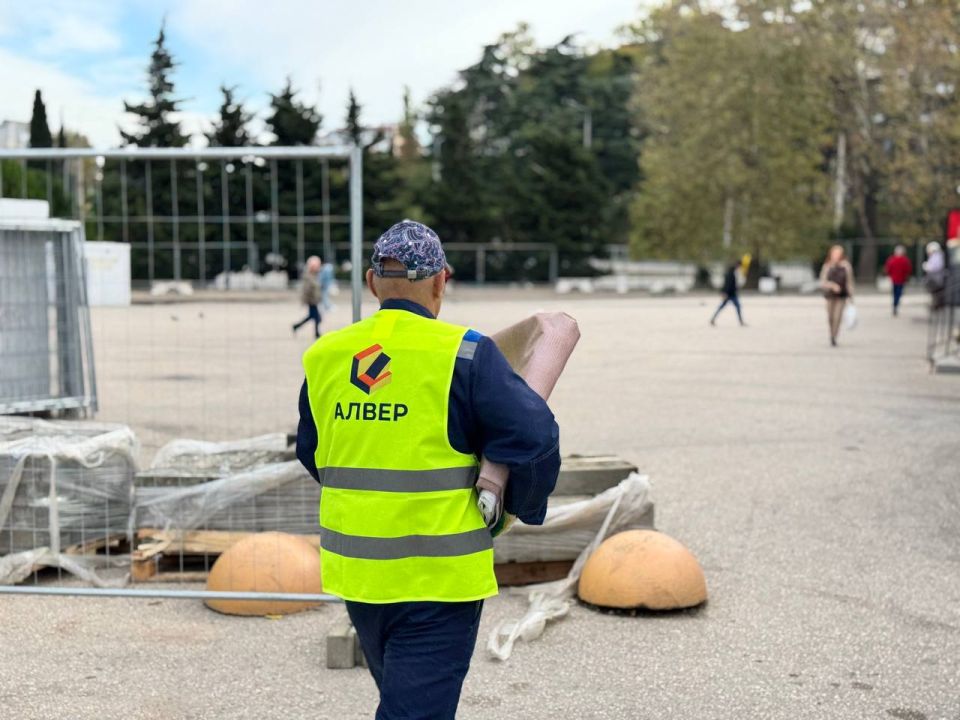 Площадь 50-летия СССР в Севастополе готовят к обновлению Площадь 50-летия СССР в Севастополе готовят к обновлению