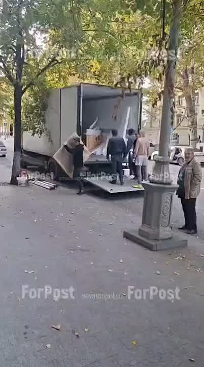 Экспонаты музея им. Крошицкого возвращаются в свой дом на проспекте Нахимова
