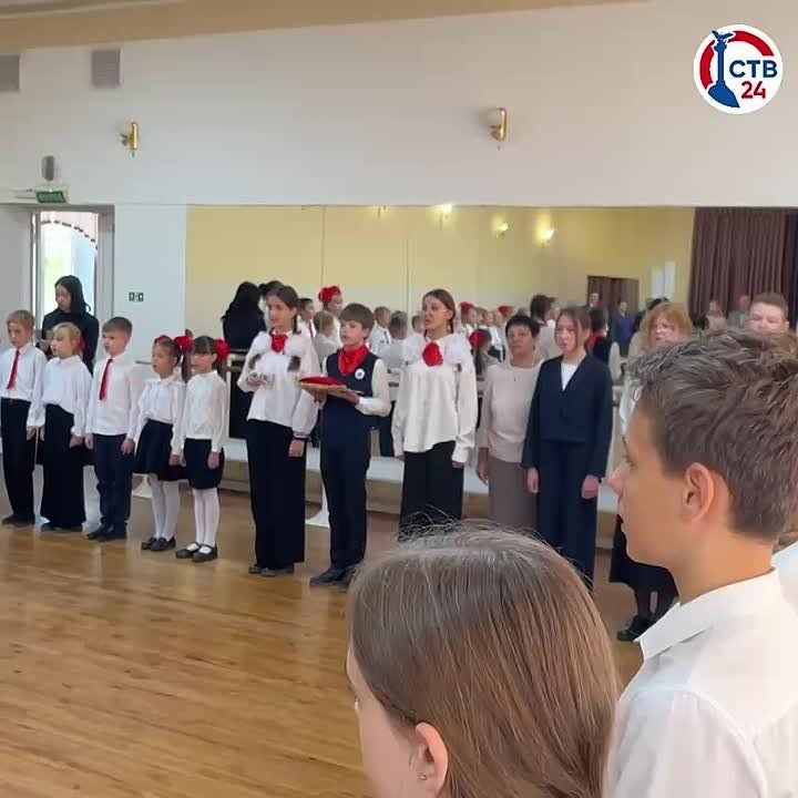 В севастопольской школе №15 открыли музей имени Александра Байбутлова, погибшего во время боя с террористами в городе Хасавюрт Экспозицию посвятили выпускникам школы, которые отдали свои жизни при защите интересов Родины....
