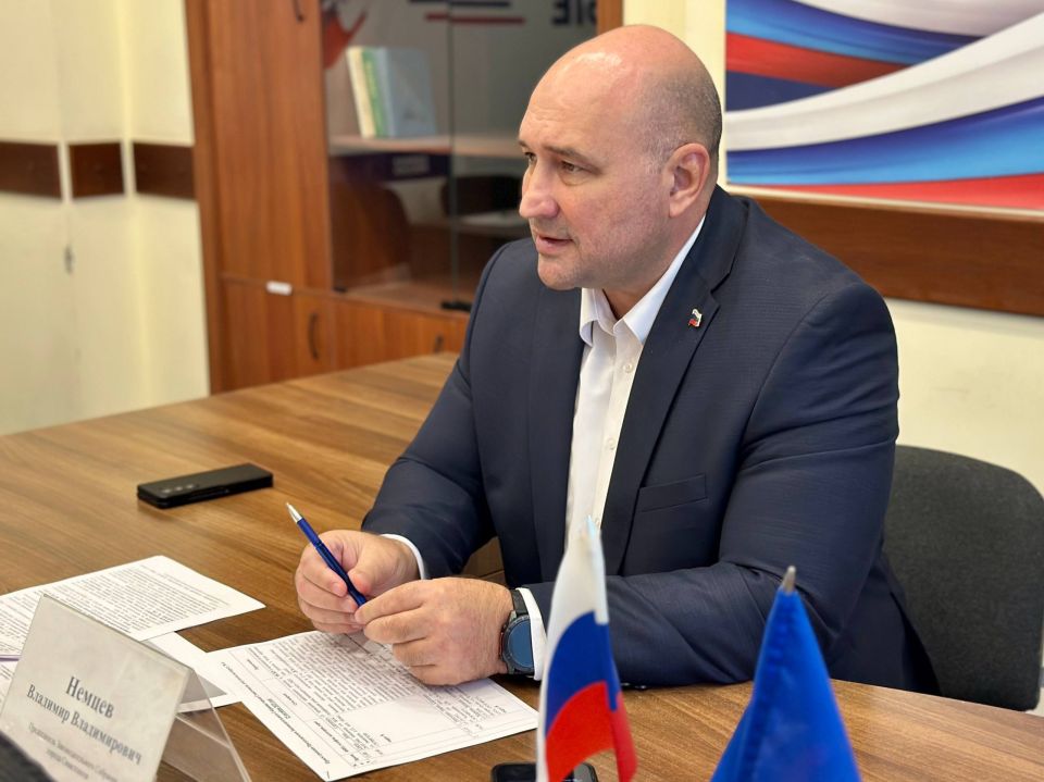 Владимир Немцев: Накануне на площадке Региональной общественной приёмной Председателя партии «Единая Россия» провёл приём граждан по личным вопросам Владимир Немцев: Накануне на площадке Региональной общественной приёмной Председателя партии «Единая Россия» провёл приём граждан по личным вопросам