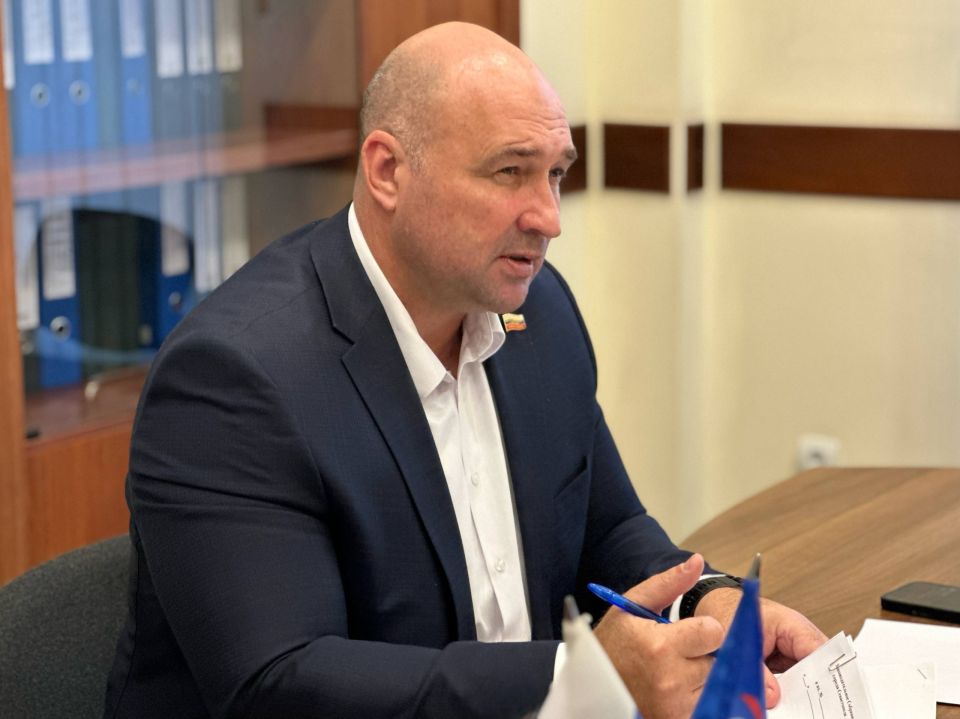 Владимир Немцев: Накануне на площадке Региональной общественной приёмной Председателя партии «Единая Россия» провёл приём граждан по личным вопросам Владимир Немцев: Накануне на площадке Региональной общественной приёмной Председателя партии «Единая Россия» провёл приём граждан по личным вопросам
