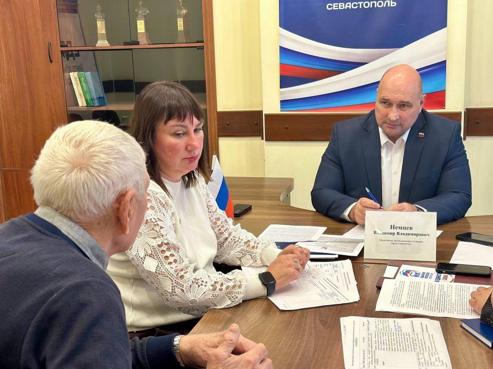 Владимир Немцев: Накануне на площадке Региональной общественной приёмной Председателя партии «Единая Россия» провёл приём граждан по личным вопросам