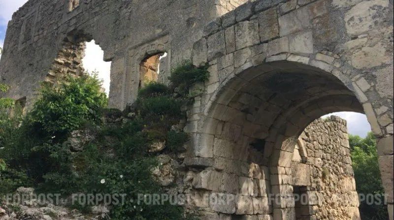 Наиболее опасными для туристов в Крыму оказались по итогам года несколько популярных мест: