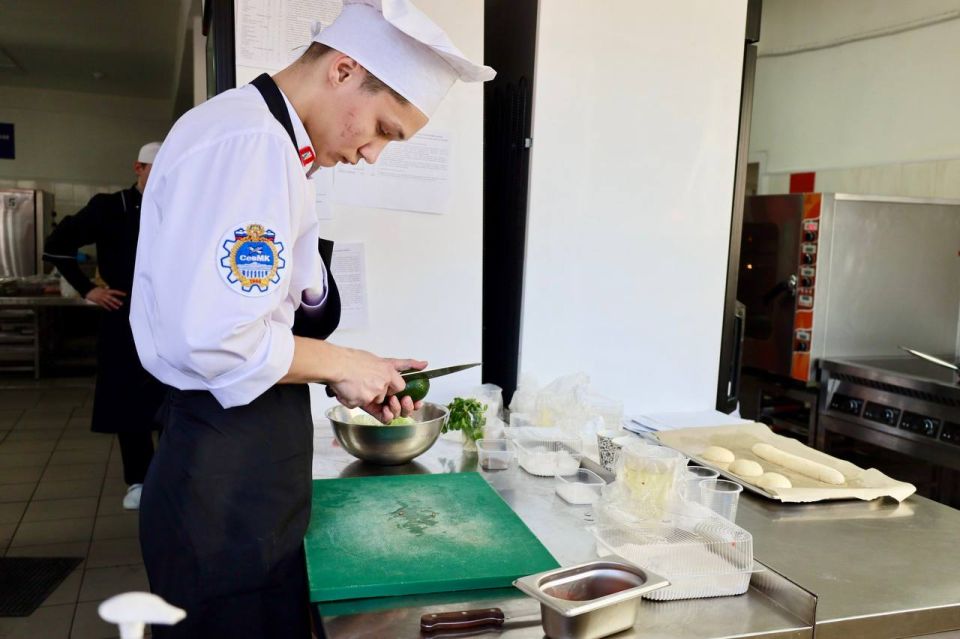 Уважаемые старшеклассники и родители, мы продолжаем традицию проведения ежемесячных дней открытых дверей в колледжах и техникумах, подведомственных Департаменту образования и науки Севастополя Уважаемые старшеклассники и родители, мы продолжаем традицию проведения ежемесячных дней открытых дверей в колледжах и техникумах, подведомственных Департаменту образования и науки Севастополя