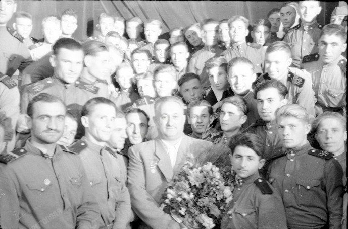 Михаил Развожаев: Дорогие севастопольцы!. Сегодня, 17 октября, мы отмечаем День гимна нашего любимого города, легендарной песни «Легендарный Севастополь»! Этой песне уже 71 год, и за это время она стала не просто музыкальным... Михаил Развожаев: Дорогие севастопольцы!. Сегодня, 17 октября, мы отмечаем День гимна нашего любимого города, легендарной песни «Легендарный Севастополь»! Этой песне уже 71 год, и за это время она стала не просто музыкальным...