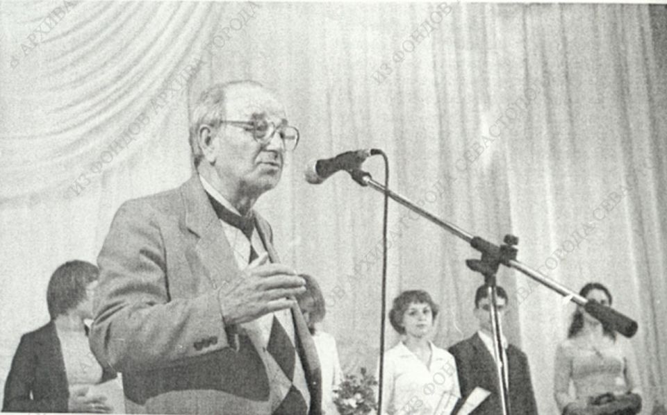 Михаил Развожаев: Дорогие севастопольцы!. Сегодня, 17 октября, мы отмечаем День гимна нашего любимого города, легендарной песни «Легендарный Севастополь»! Этой песне уже 71 год, и за это время она стала не просто музыкальным... Михаил Развожаев: Дорогие севастопольцы!. Сегодня, 17 октября, мы отмечаем День гимна нашего любимого города, легендарной песни «Легендарный Севастополь»! Этой песне уже 71 год, и за это время она стала не просто музыкальным...