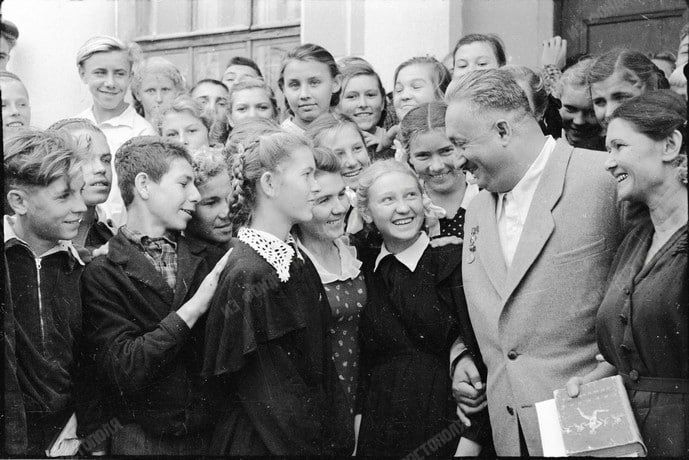 Михаил Развожаев: Дорогие севастопольцы!. Сегодня, 17 октября, мы отмечаем День гимна нашего любимого города, легендарной песни «Легендарный Севастополь»! Этой песне уже 71 год, и за это время она стала не просто музыкальным... Михаил Развожаев: Дорогие севастопольцы!. Сегодня, 17 октября, мы отмечаем День гимна нашего любимого города, легендарной песни «Легендарный Севастополь»! Этой песне уже 71 год, и за это время она стала не просто музыкальным...