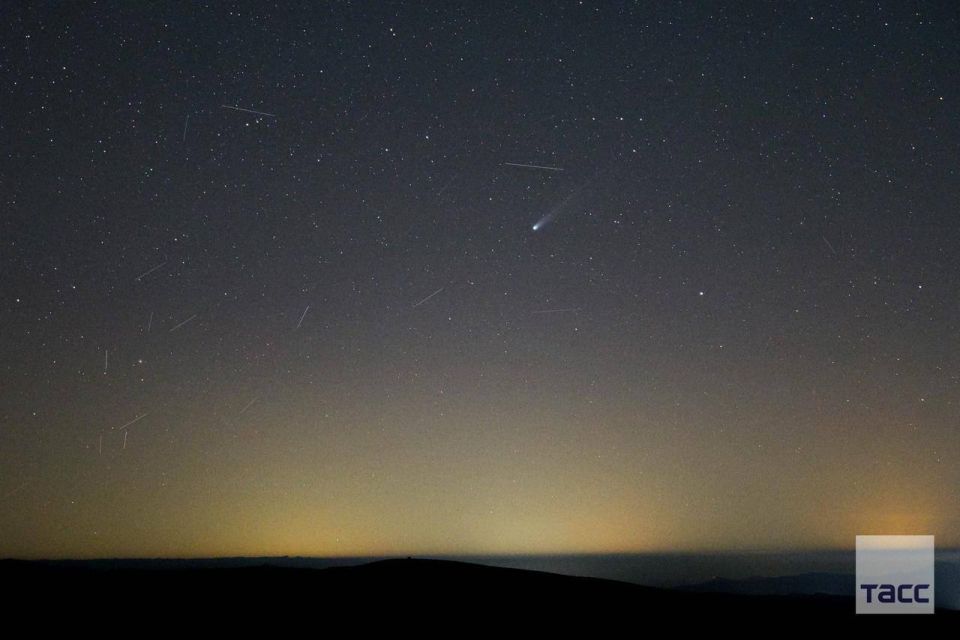 � ���� ��� ���������-��������� ����������� ������ C/2025 R2 SWAN � C/2025 A6 (Lemmon)