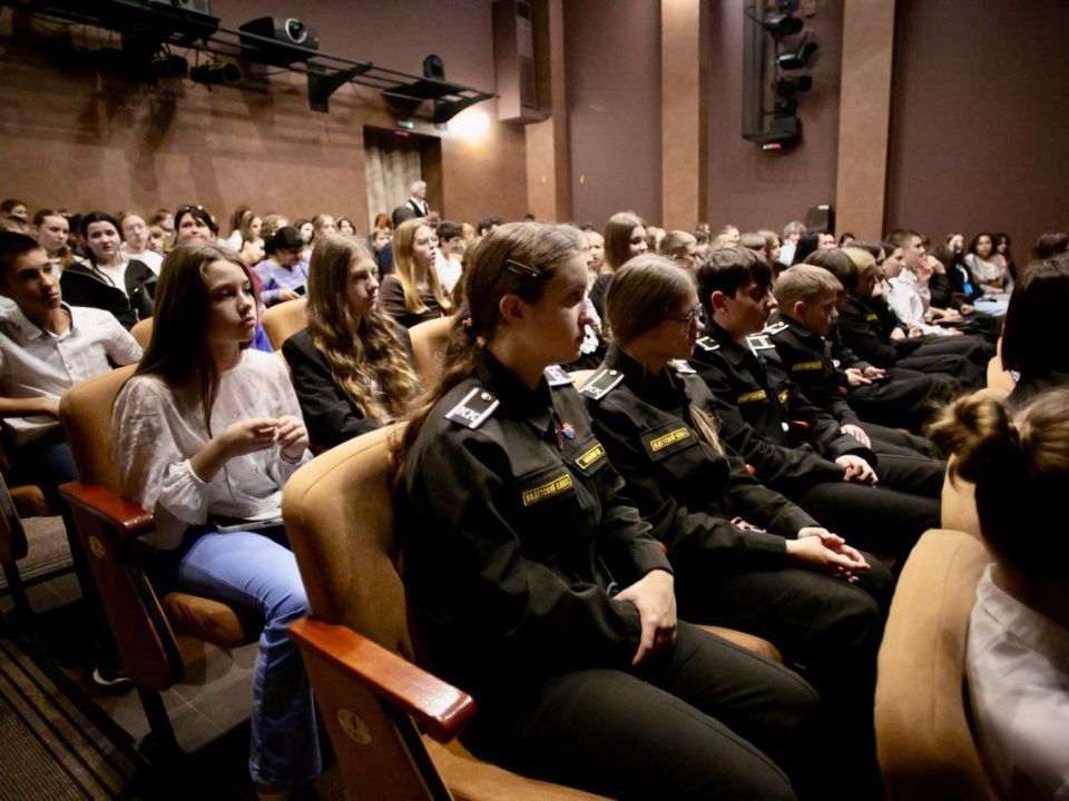 «Театральная среда» в СевТЮЗе: урок литературы в живом диалоге «Театральная среда» в СевТЮЗе: урок литературы в живом диалоге