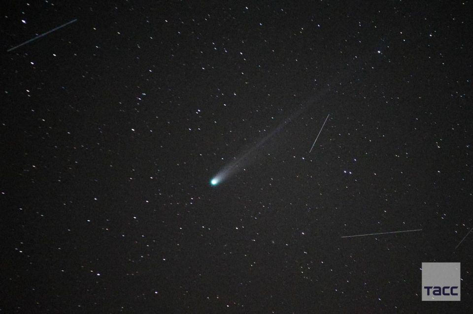 � ���� ��� ���������-��������� ����������� ������ C/2025 R2 SWAN � C/2025 A6 (Lemmon)