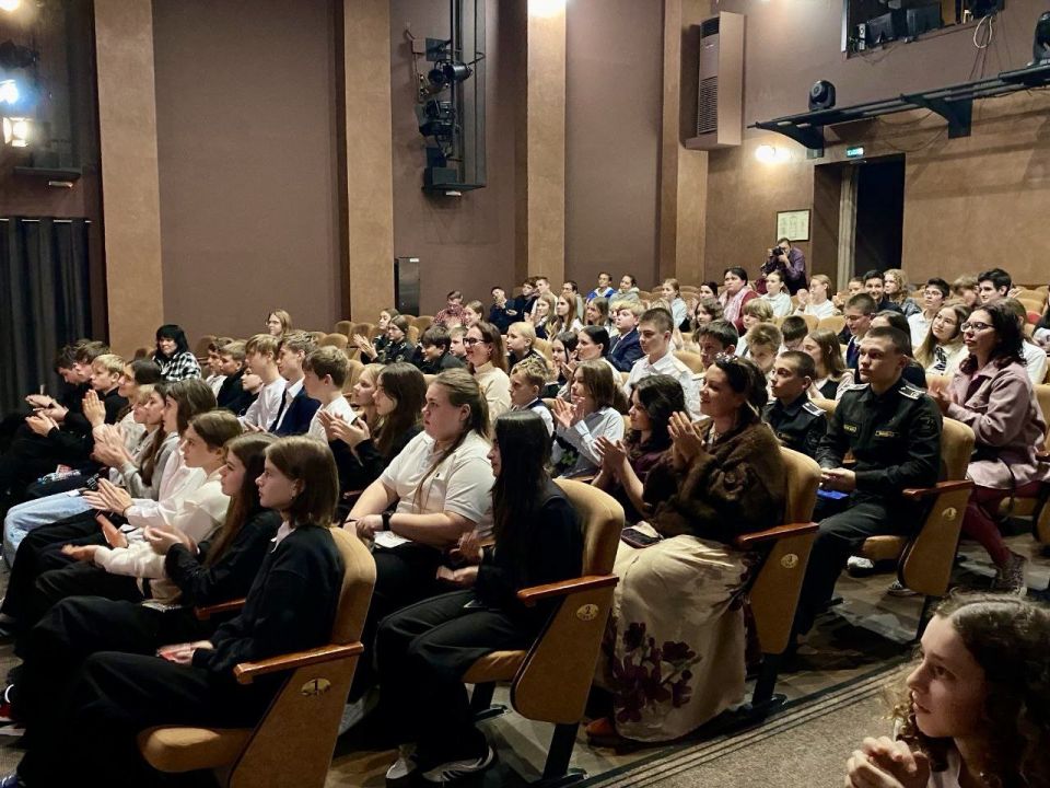 «Театральная среда» в СевТЮЗе: урок литературы в живом диалоге «Театральная среда» в СевТЮЗе: урок литературы в живом диалоге