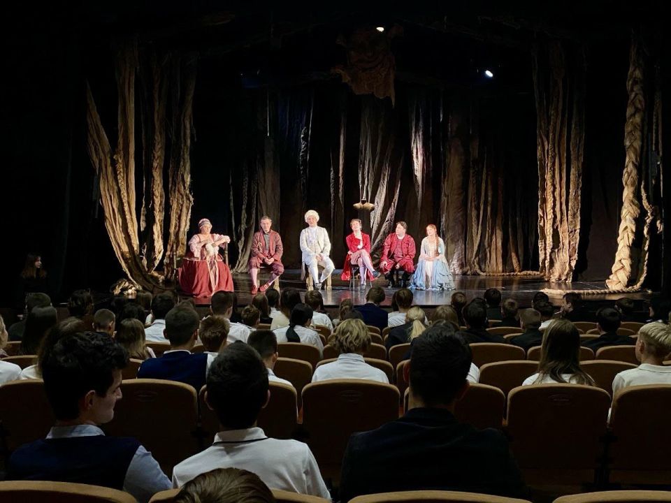 «Театральная среда» в СевТЮЗе: урок литературы в живом диалоге «Театральная среда» в СевТЮЗе: урок литературы в живом диалоге