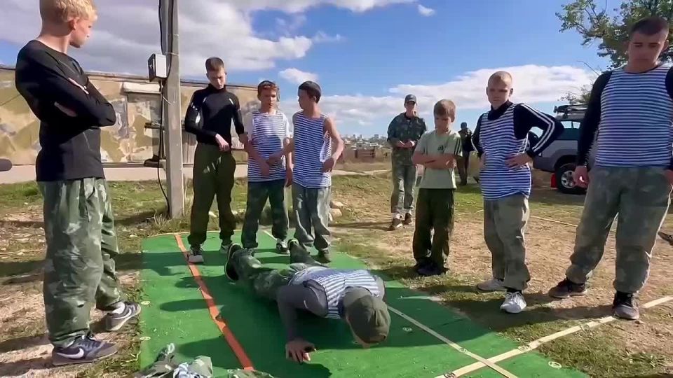 «Рубеж. Путь Воина». В этом году традиции и ценности севастопольского «Рубежа» поддержала Ассоциация ветеранов СВО в лице финалистов образовательной программы «Севастополь — город героев» и Федерация бокса города Севастополя