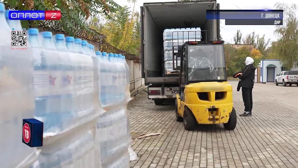 Крым — Донбассу: в Донецк привезли 20 тонн питьевой воды