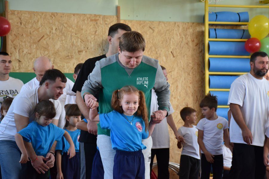 В школе №35 прошли праздничные мероприятия ко Дню отца