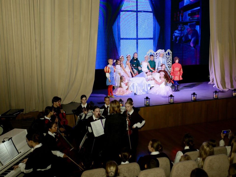 В Севастопольской детской школе искусств прошла премьера спектакля «Оживший альбом»