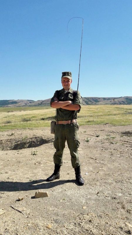 Денис Кондратьев: С Днем военного связиста!. Сегодня мы отдаём дань уважения тем, кто является основой любой боевой операции — военным связистам! В любых обстоятельствах, в любой точке мира, они обеспечивают устойчивую и...