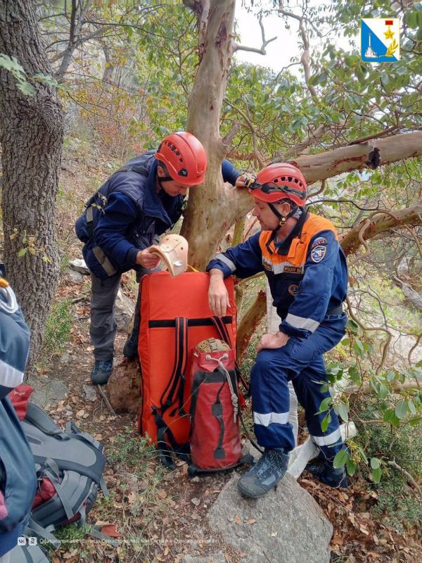 Заботимся о безопасности. Сотрудники Спасательной службы Севастополя обеспечили безопасность Чемпионата по альпинизму в скальном классе, который проходил на массивах Форосский Кант, Мшатка-Кая и Мердвен-Каясы Заботимся о безопасности. Сотрудники Спасательной службы Севастополя обеспечили безопасность Чемпионата по альпинизму в скальном классе, который проходил на массивах Форосский Кант, Мшатка-Кая и Мердвен-Каясы