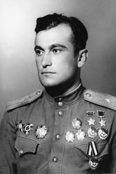 105 лет исполнилось со дня рождения советского военного лётчика-аса, участника Великой Отечественной войны, дважды Героя Советского Союза Амет-Хана Султана