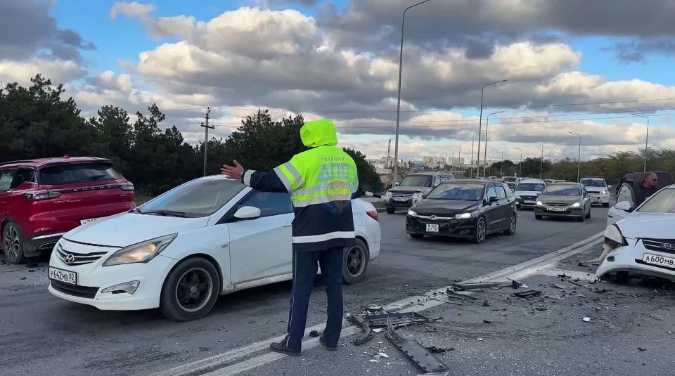 Пять автомобилей столкнулись в Севастополе
