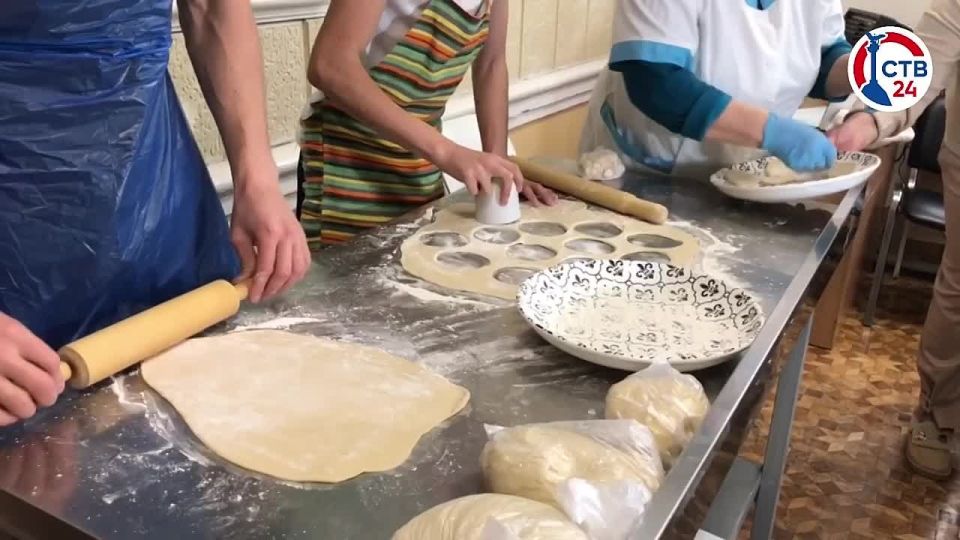 Финалисты программы «Севастополь — город Героей» и воспитанники детского дома приготовили совместный обед