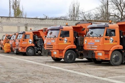 На дорогах Севастополя зимой будут работать 15 комбинированных машин