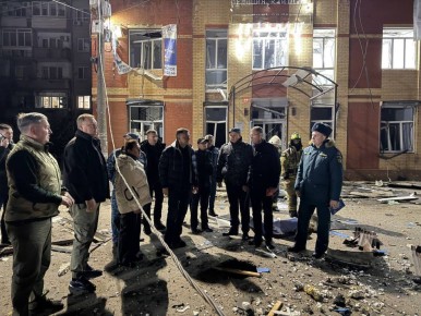 В результате ночной атаки БПЛА в Ростовской области повреждены 4 МКД, 25 автомобилей и газораспределительная труба – губернатор Слюсарь