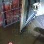 Фекальный потоп уже неделю стоит в подвале севастопольского дома после прорыва трубы