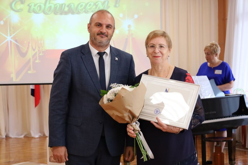 ������� ������� ���� ����� � ��������� � ����� 45-����� �������� ���� � 123 � ����������� ������