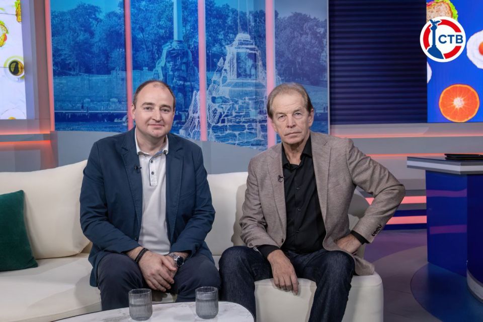 ������ ��������� ������ ��� �����: ������� �������, ������� ������� � ������� ����, �����������!� � �����