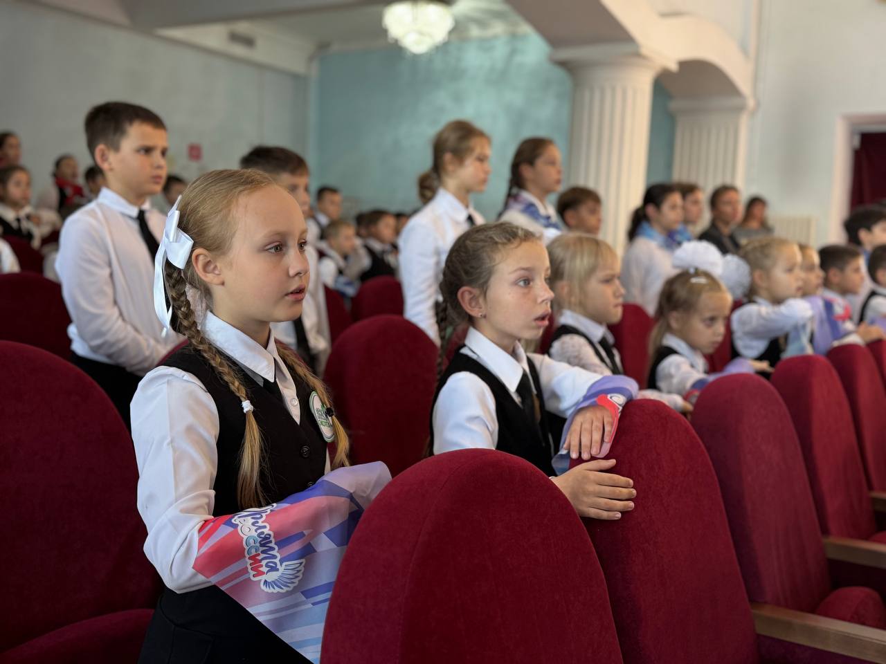 670 мальчишек и девчонок Севастополя сегодня пополнили ряды Орлят России 670 мальчишек и девчонок Севастополя сегодня пополнили ряды Орлят России