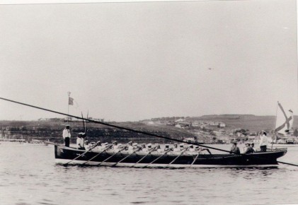 Шлюпка с императором Николаем II в севастопольской бухте, 1909 год