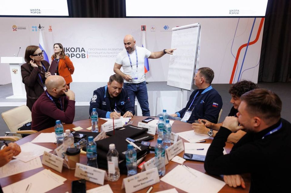 В Сенеже проходит образовательная программа «Школа мэров» для участников 5 и 6 потоков В Сенеже проходит образовательная программа «Школа мэров» для участников 5 и 6 потоков