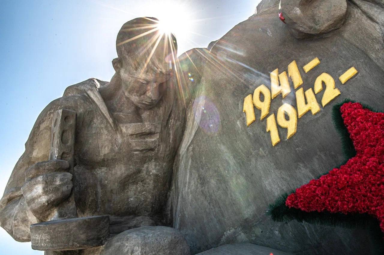 Сегодня исполняется 90 лет со дня рождения выдающегося скульптора Станислава Чижа — автора, который в камне запечатлел мужество севастопольцев Сегодня исполняется 90 лет со дня рождения выдающегося скульптора Станислава Чижа — автора, который в камне запечатлел мужество севастопольцев