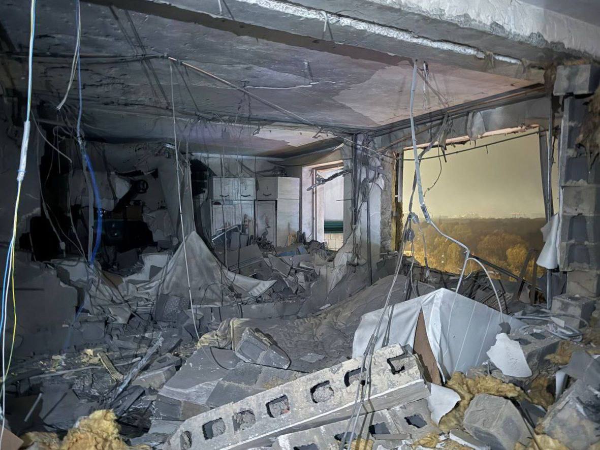 БПЛА атаковал жилой дом в подмосковном Красногорске — 5 человек пострадали, в том числе ребенок БПЛА атаковал жилой дом в подмосковном Красногорске — 5 человек пострадали, в том числе ребенок