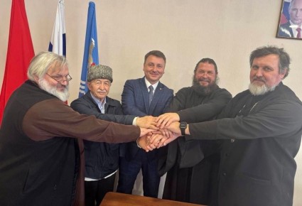 ДРУЖНО!ВМЕСТЕ!. Севастополь - многонациональный,многоконфессиональный патриотический город!Жители бережно сохраняют этническое многообразие, народные традиции и культуру! На территории Качинского муниципального округа дружно...