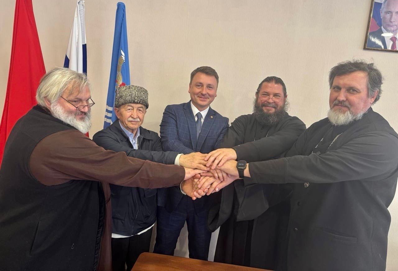 ДРУЖНО!ВМЕСТЕ!. Севастополь - многонациональный,многоконфессиональный патриотический город!Жители бережно сохраняют этническое многообразие, народные традиции и культуру! На территории Качинского муниципального округа дружно...