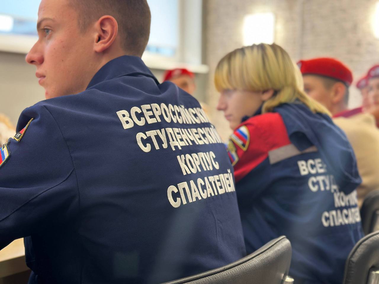 Сотрудники Госавтоинспекции продолжают информационно-пропагандистскую работу по популяризации ПДД среди молодежи Севастополя Сотрудники Госавтоинспекции продолжают информационно-пропагандистскую работу по популяризации ПДД среди молодежи Севастополя