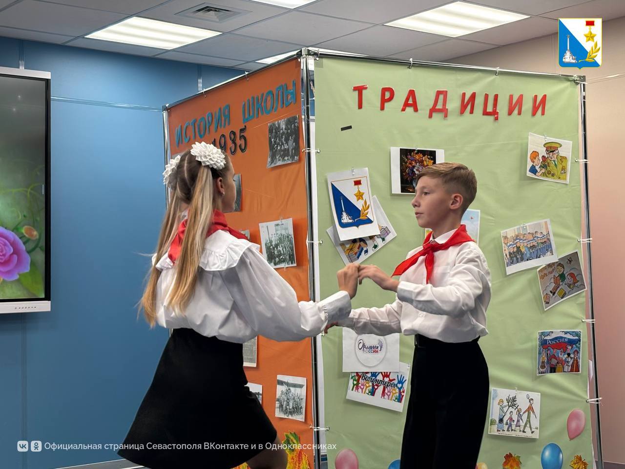Две севастопольские школы отметили юбилеи Две севастопольские школы отметили юбилеи