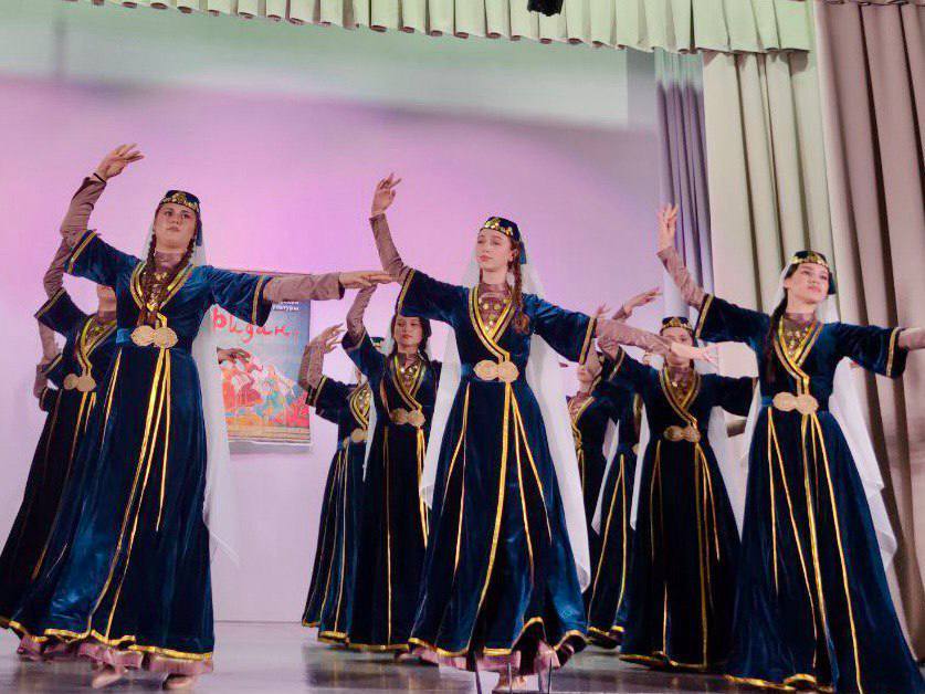 В селе Верхнесадовое прошел фестиваль крымскотатарской культуры «Фидан» В селе Верхнесадовое прошел фестиваль крымскотатарской культуры «Фидан»