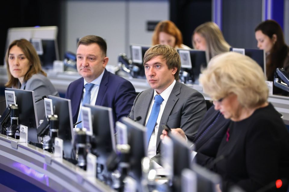  :  2025             400  