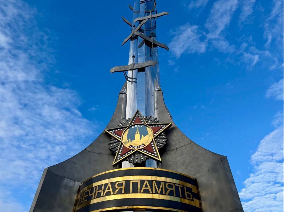 Владимир Немцев: Утро в Тобольске началось с торжественного возложения цветов к мемориальному комплексу «Тоболяков Бессмертный полк» Владимир Немцев: Утро в Тобольске началось с торжественного возложения цветов к мемориальному комплексу «Тоболяков Бессмертный полк»