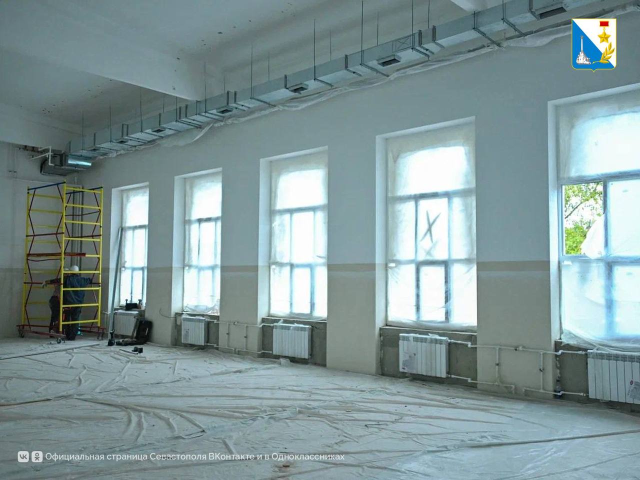 Ремонтируем школы. В рамках нацпроекта «Молодежь и дети» капремонт основного здания школы №43 имени дважды Героя Советского Союза В.Д. Лавриненкова уже выполнен на 90%, а школьный тир уже готов Ремонтируем школы. В рамках нацпроекта «Молодежь и дети» капремонт основного здания школы №43 имени дважды Героя Советского Союза В.Д. Лавриненкова уже выполнен на 90%, а школьный тир уже готов