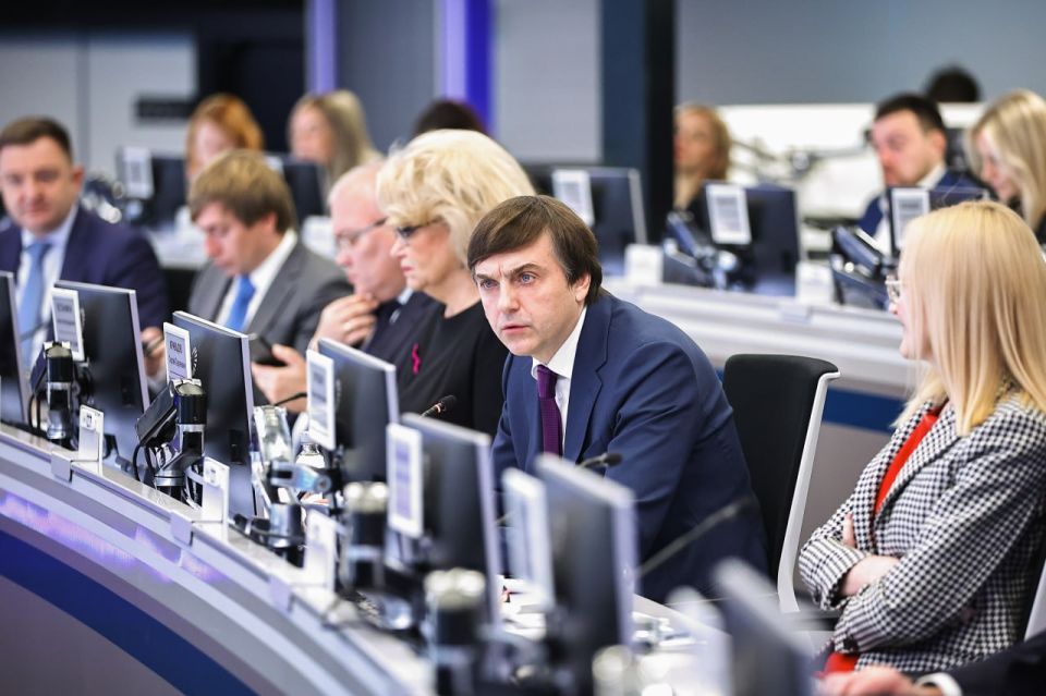  :  2025             400  