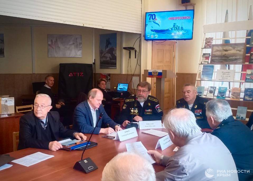 В Севастополе вспоминают гибель "Новороссийска" В Севастополе вспоминают гибель "Новороссийска"