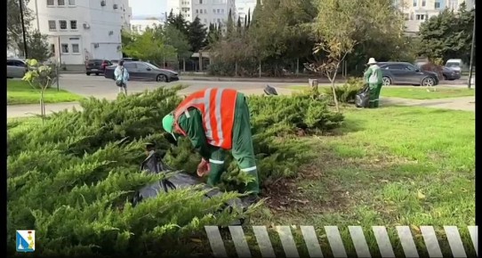 Специалисты работают на участке около 14 дома на улице Терещенко