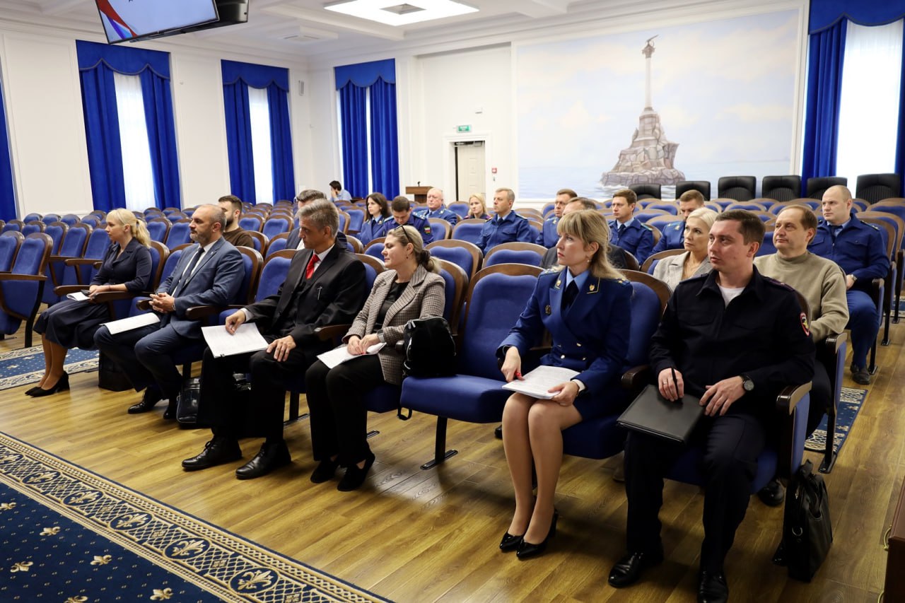 В прокуратуре города Севастополя под председательством первого заместителя прокурора города Дмитрия Теллина состоялось межведомственное совещание по вопросам профилактики безнадзорности и правонарушений несовершеннолетних... В прокуратуре города Севастополя под председательством первого заместителя прокурора города Дмитрия Теллина состоялось межведомственное совещание по вопросам профилактики безнадзорности и правонарушений несовершеннолетних...
