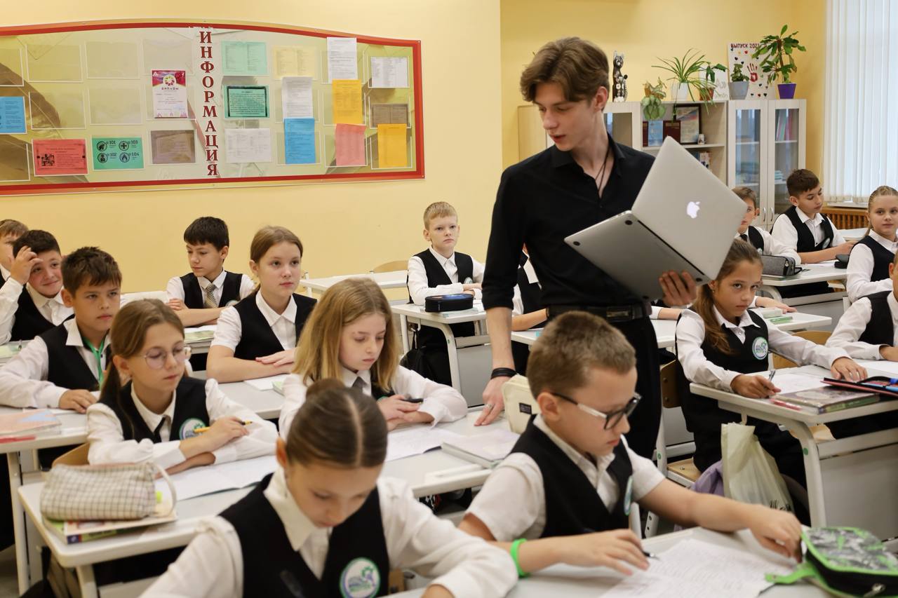 Продолжаю рассказывать про молодых специалистов в учреждениях образования Севастополя Продолжаю рассказывать про молодых специалистов в учреждениях образования Севастополя