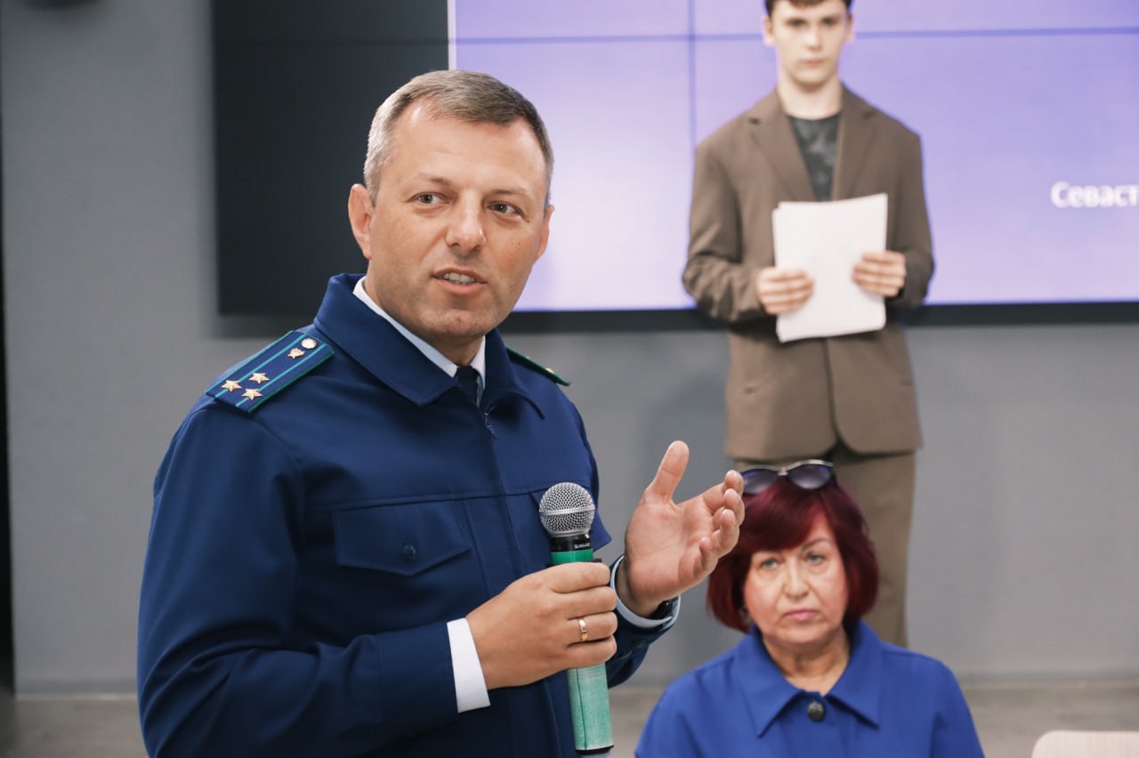 В Севастополе состоялся первый полуфинал ежегодного конкурса «Правовой брейн-ринг» В Севастополе состоялся первый полуфинал ежегодного конкурса «Правовой брейн-ринг»